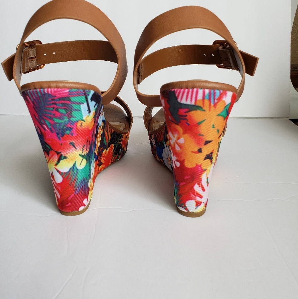 Bamboo Open Toe Vibrant Floral Wedge Heels - Picture 5 of 8